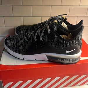 Nike size 10 men’s air max